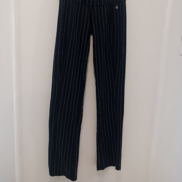 Lululemon straight leg low rise regular length leggings - Sz4 - Picture 2 of 6